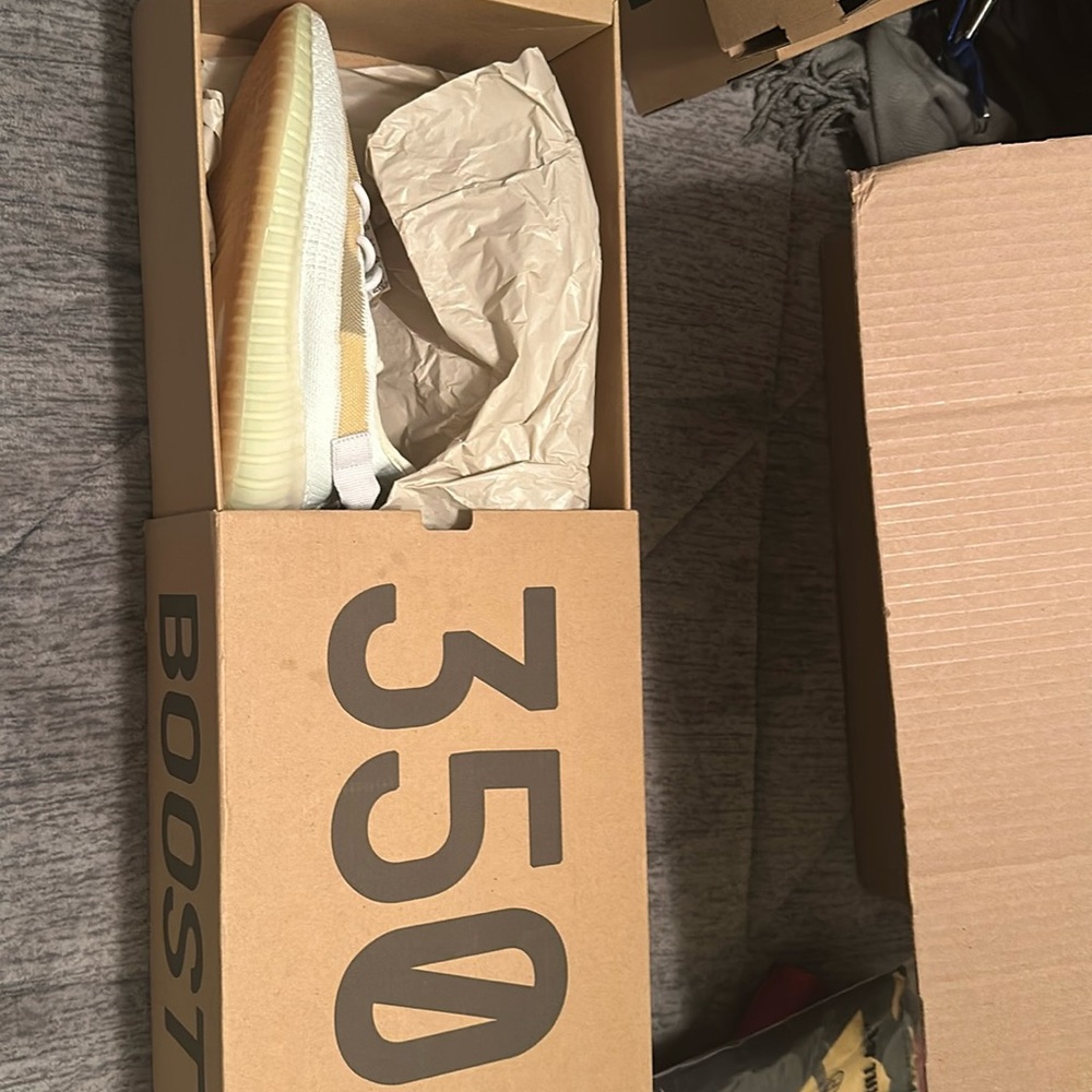 Men’s YZY 350 Sz 9.